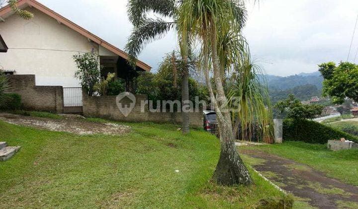 Rumah Strategis Lingkungan Nyaman di Ciumbuleuit