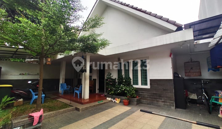 Kebayoran Baru, Rumah Baru Renov dekat stasiun MRT Blok M