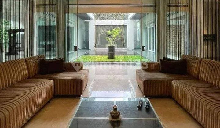 Rumah mewah modern di Menteng