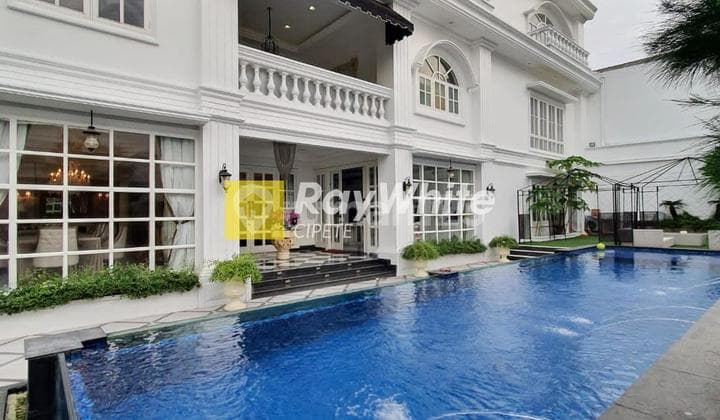 Rumah Mewah Classic di Pejaten Barat