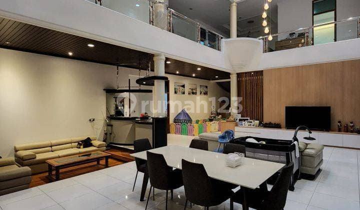 For Sale Luxurious Fully Furnished Beautiful House In Pasirluyu, BKR Bandung