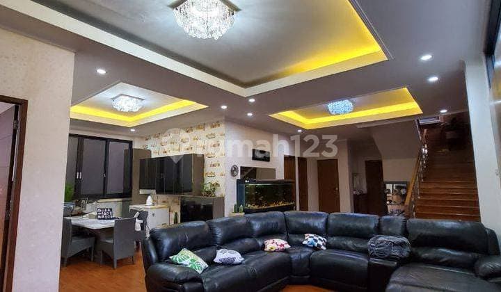 Jual Rumah Bagus Di Setraria Cipedes Furnished 2,5 Lantai Dikelilingi Taman