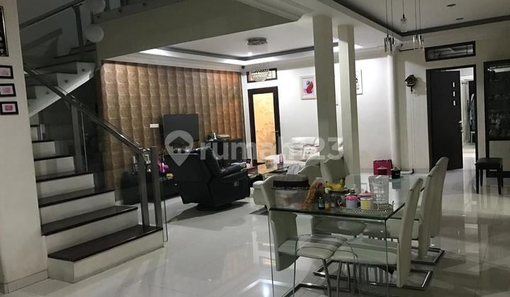 SAYAP PASTEUR RUMAH BAGUS DENGAN PAGAR ELEKTRIK 2 LANTAI