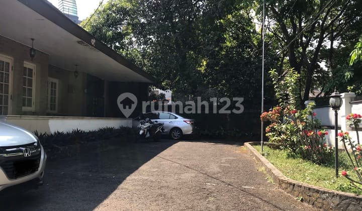 Rumah Cantik Strategis Cocok untuk Cafe, Kantor atau Tinggal