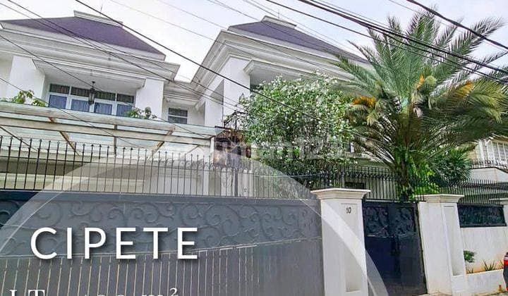 Rumah modern klasik di Cipete dekat stasiun MRT