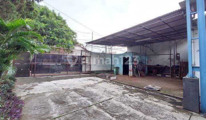 Rumah bekas workshop di kebagusan
