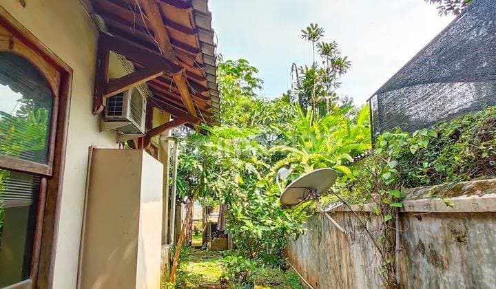 Rumah lama di di area jati padang