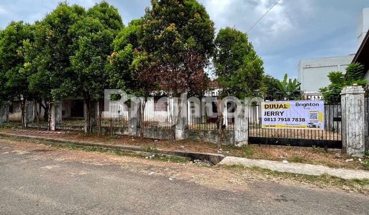 RUMAH DENGAN TANAH LUAS DI PUSAT KOTA AREA KM 9