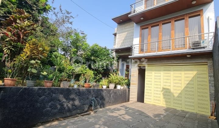 Rumah Bagus Terawat 3 lantai di Setramurni, Bandung