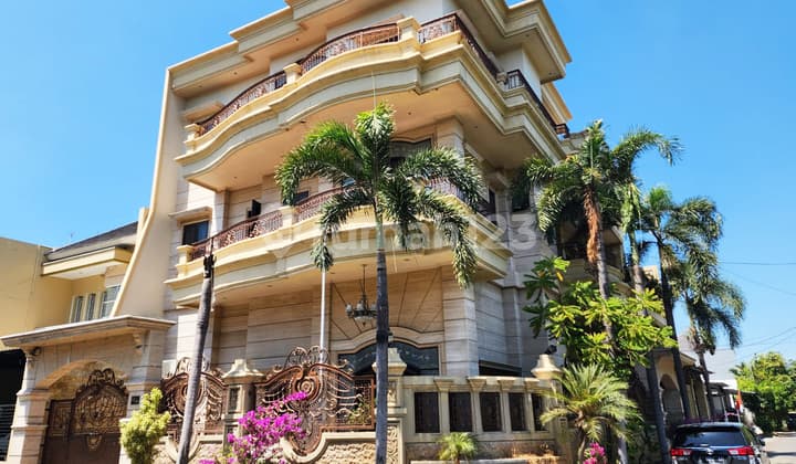 Rumah Klasik Mewah 3,5 Lantai, Araya 2, Surabaya