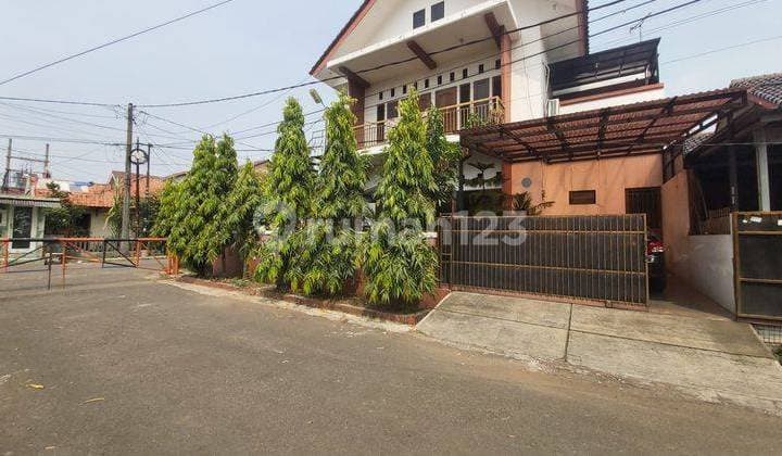 Rumah Hoek di Komplek Larangan Indah Ciledug Tangerang