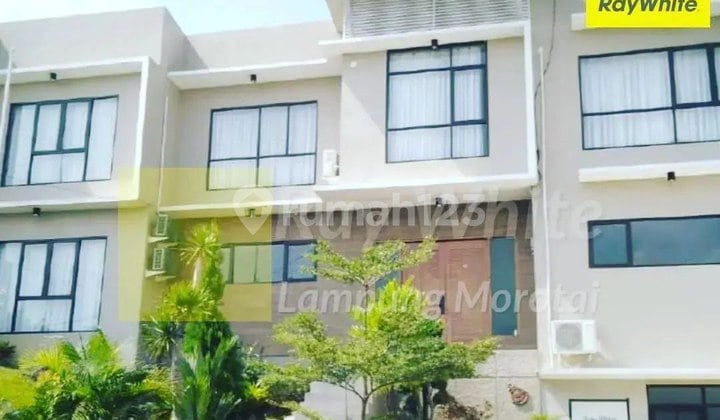 Rumah 3 Lantai di Langkapura