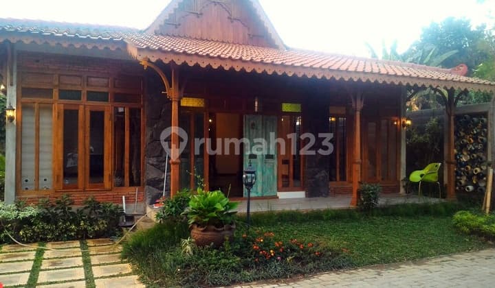 Rumah di design oleh Designer Ternama di Bintaro dekat BXC & Stasiun Kereta