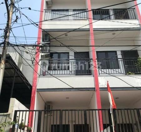 Rumah Minimalis 3Lantai Di Kavling Polri Jelambar