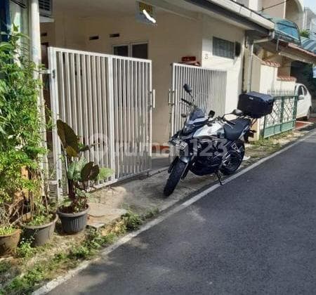 Bendungan Hilir, Sarmili II Street, Central Jakarta (opposite Senayan JCC)