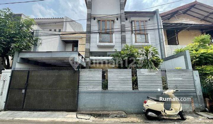 Tebet Utara, Two-Car Road Access, Near Tebet Raya