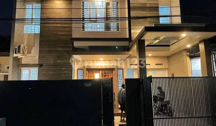 Rumah 2 Lantai Bagus SHM di Taman Kopo Indah Iii, Bandung