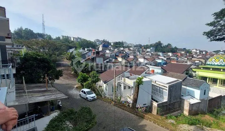Rumah 2 Lantai Bagus SHM di Laguna Seca, Bandung
