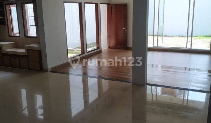 Rumah Bagus Semi Furnished SHM di Mekarwangi, Bandung