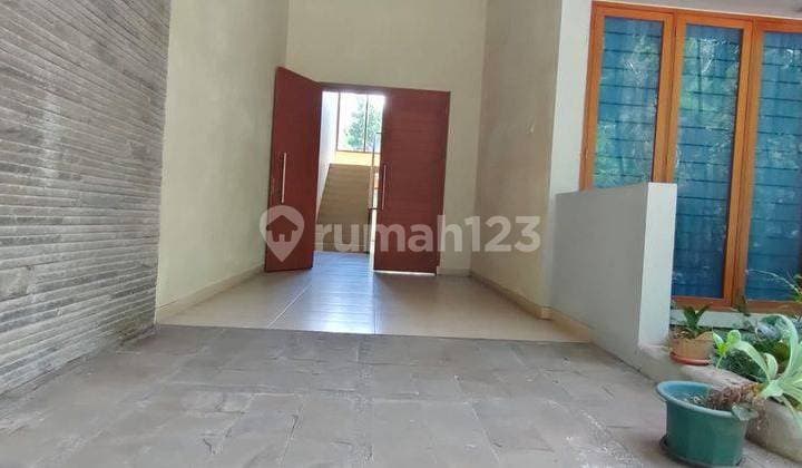 Rumah 3 Lantai Bagus di Ciumbuleuit, Bandung