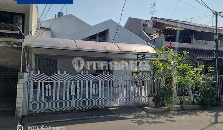 Rumah 1 Lantai Depan Taman SHM di Kedoya, Jakarta Barat