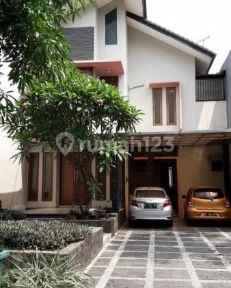 Rumah 2 Lt Nyaman Lengkap Dengan Kolam Renang Pribadi Dalam Cluster Di Jl. Antasari Jakarta Selatan Dekat Pintu Tol