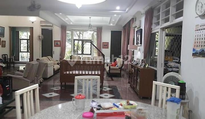 Rumah Hoek 2 1/2 Lantai Di Taman Kedoya Baru Jakarta Barat
