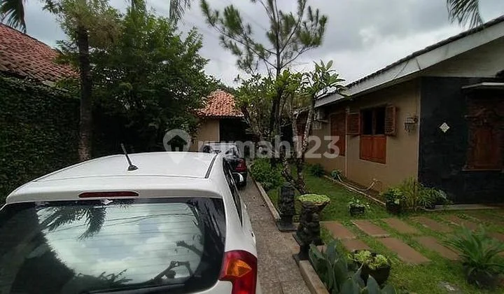 Rumah Luas dan Murah dengan Desain Klasik di Cikeas, Gn. Putri, Bogor