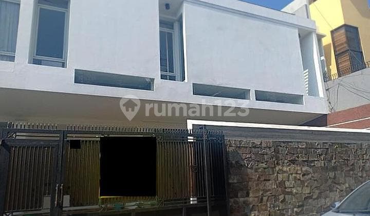 Rumah Desain Modern dan Bagus 2 Lantai di Rawamangun, Jakarta Timur
