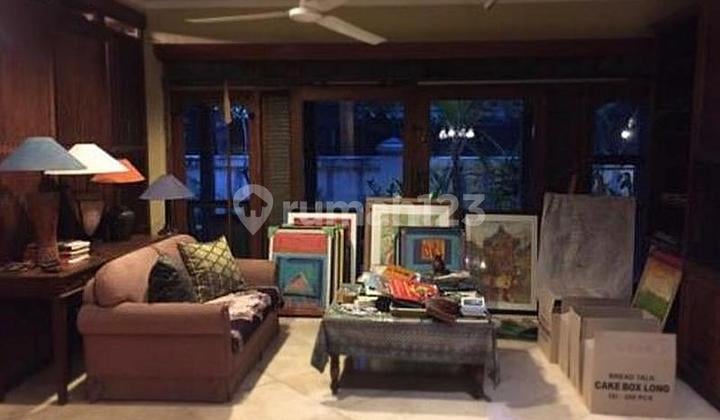 Rumah Hook, Luas, dan Asri di Taman Alfa Indah, Joglo, Jakarta Barat