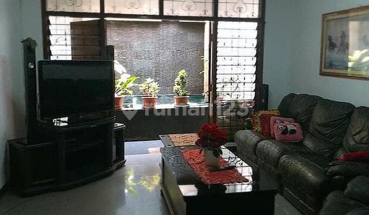 Rumah Luas 2 Kavling di Taman Alfa Indah, Joglo, Jakarta Barat