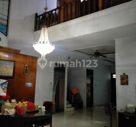 Rumah Tua dan Luas 2 Lantai di Pasar Rebo, Gedong, Jakarta Timur