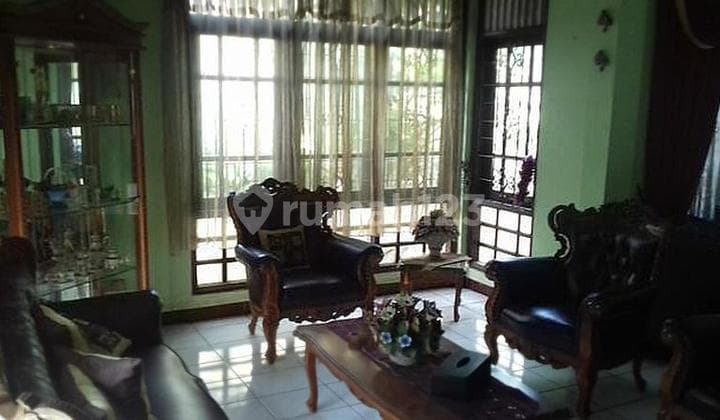 Rumah Tua, Luas dan Strategis di Otista Raya, Cawang, Jakarta Timur