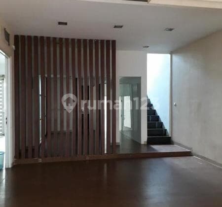 Rumah 2 Lantai dan Strategis (Akses 4 Mobil) di Tebet, Jakarta Selatan