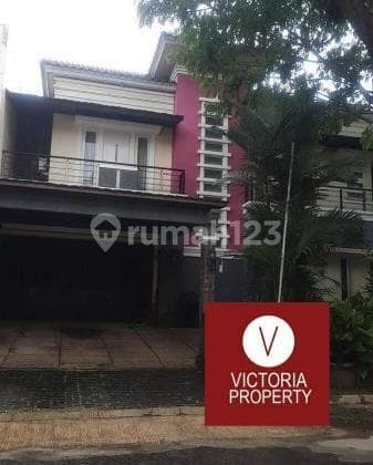 Rumah Mewah 2 Lantai Semi-Furnished Taman Luas Raffles Hills -Shm