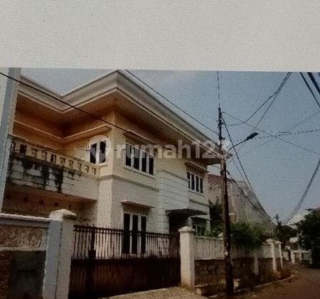 Rumah 2 lantai di Taman Kedoya Baru Jakarta barat