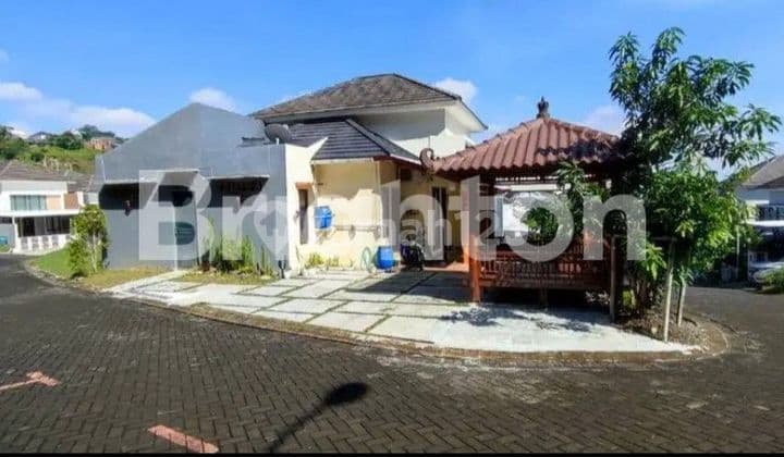 Rumah Hook di Pandanaran Hills