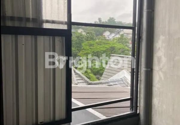 Rumah dengan Pemandangan Alam di Tamansari Hills