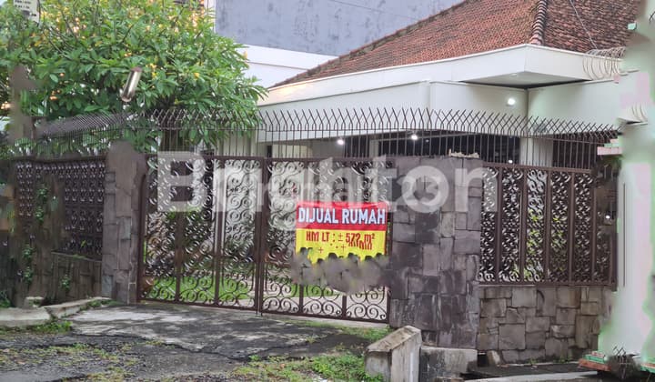 Rumah Hook di Tengah Kota