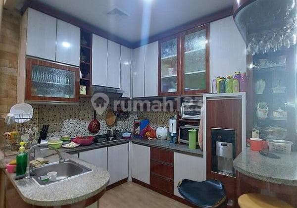 Dijual Rumah 2 Lantai 4 Kamar 700 M Dari mall Living World Grandwisata Bekasi