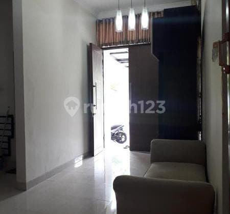 Di sewakan rumah minimalis 4 kamar furnished 50 meter dari mall living world grandwisata Bekasi