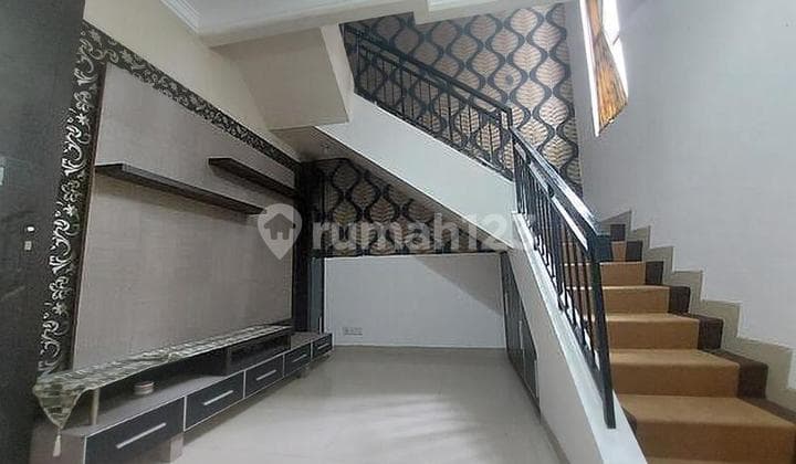 Disewa Rumah West Esplanade 2 Lantai Kamar 6 Dalam Cluster Grandwisata Bekasi