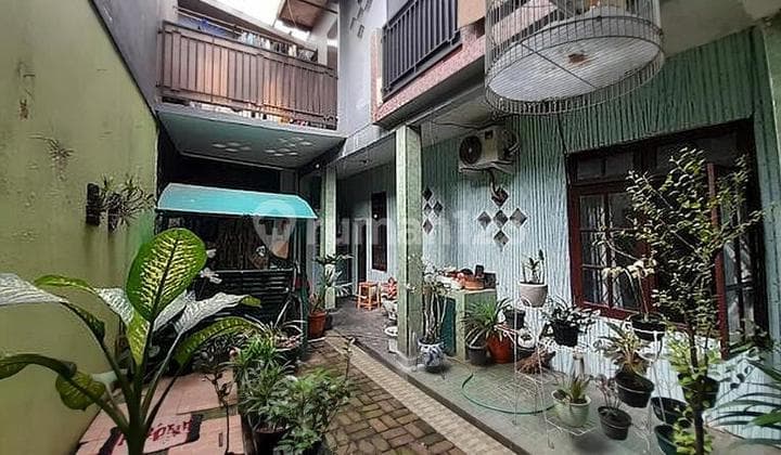 Bonus House with Kiosk and 3-door Rental Unit in Swadaya, Pasar Minggu