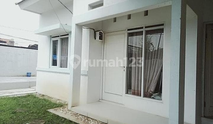 Rumah dijual lokasi hoek cocok buat tempat tinggal dan ruang usaha di jalan utama dan perumahan cisaranten