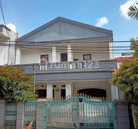 Rumah 2 Lantai Siap Huni Akses Jalan 2 Mobil Lokasi Strategis
