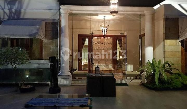 Rumah mewah sangat asri &cantik di belakang Keris Gallery Menteng