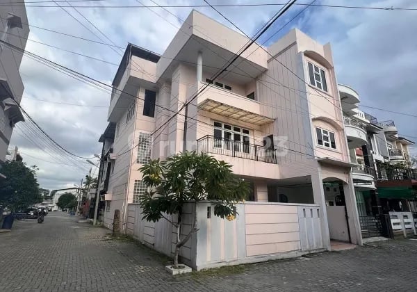 Villa Mewan Inti Kota Jl. Amir Hamzah, Medan Barat