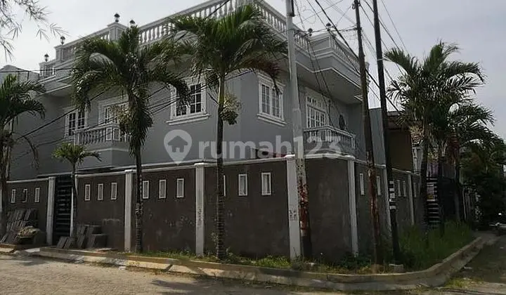 Rumah Hook Taman Palem Lestari, Jakarta Barat