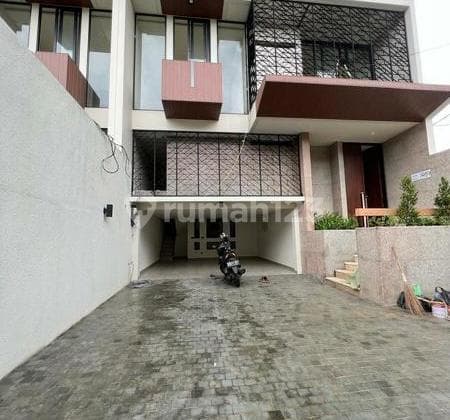 rumah baru modern tropical di kemang