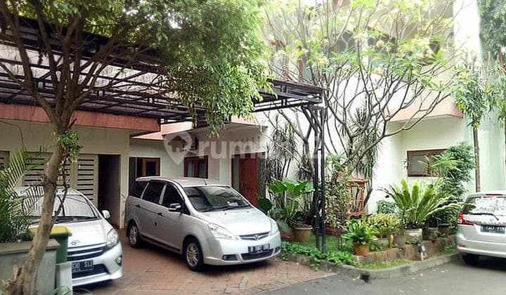 rumah dalam townhouse di Lebak bulus
